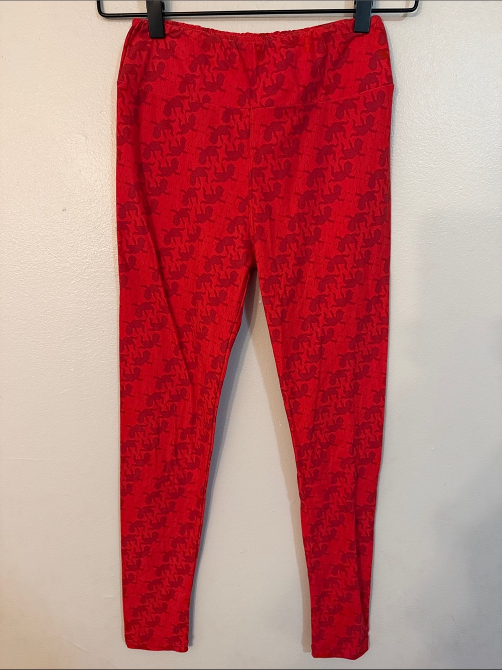 LuLaRoe Bright Red Cupid Patterned Leggings